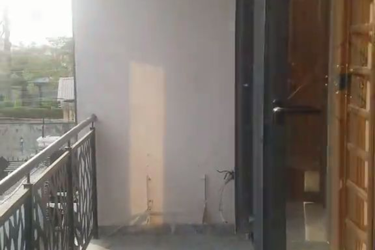 A room Self-contained house